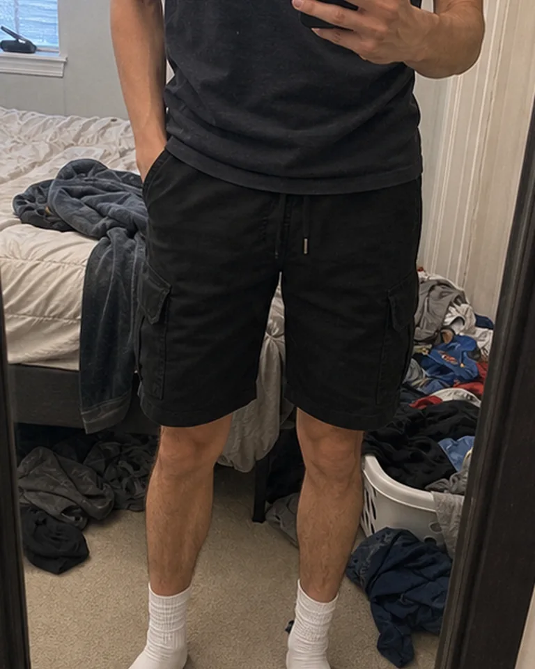 Multi-Pocket Cargo Shorts Side pocket close-up buyer-style fit reference