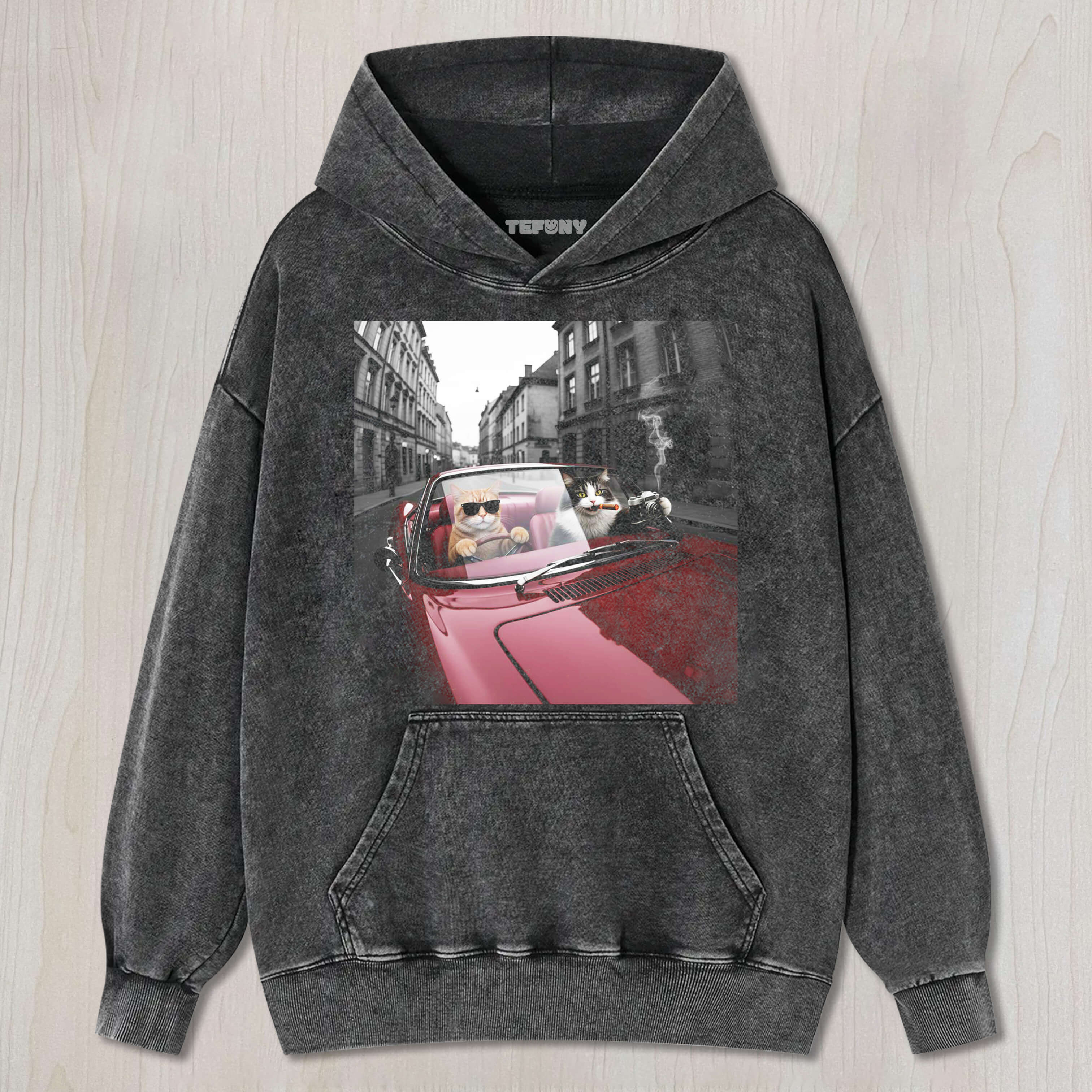 A KITTEN IS DRIVING A CAR A KITTEN IS SMOKING T-SHIRT