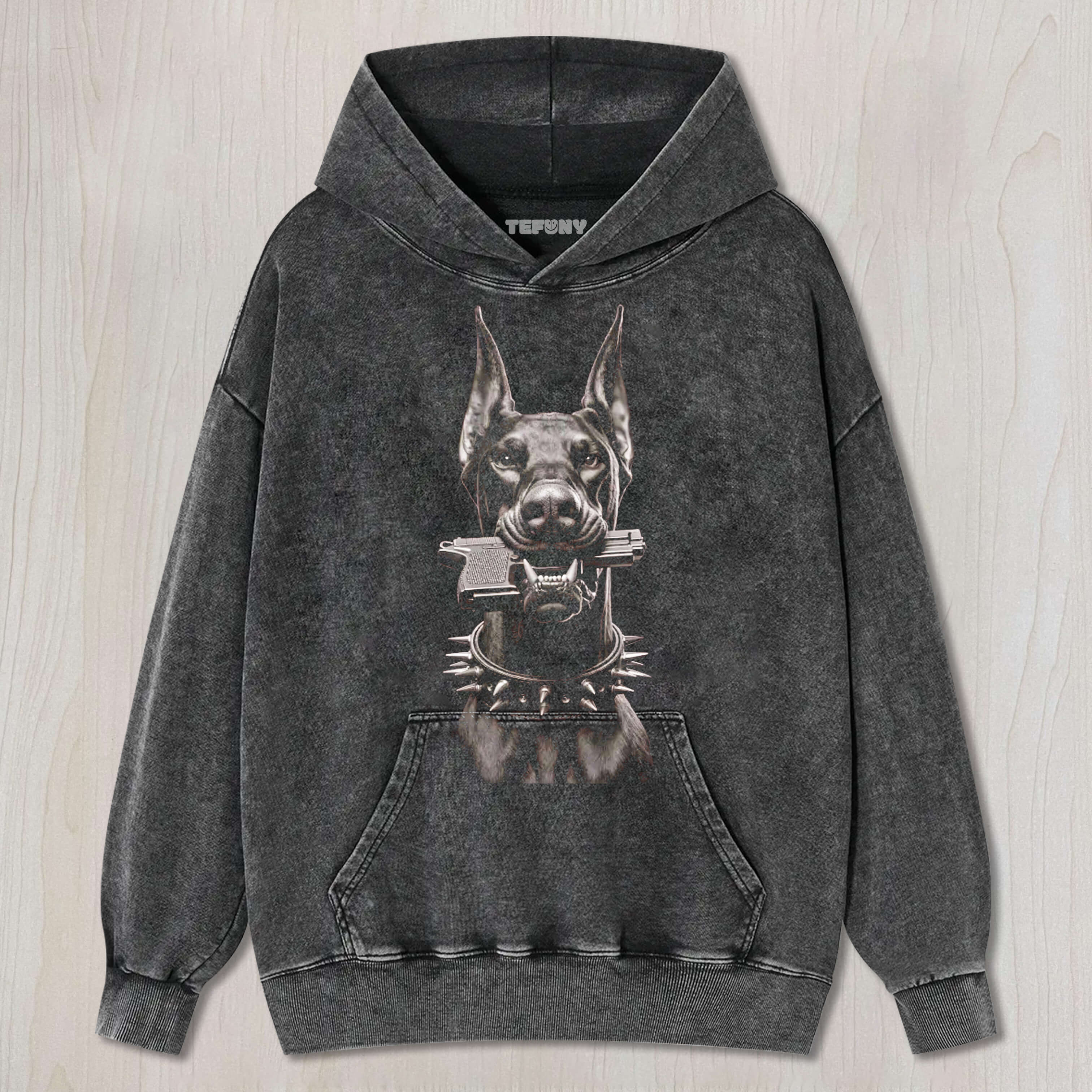 DOBERMAN DOG WITH A GUN IN ITS MOUTH T-SHIRT