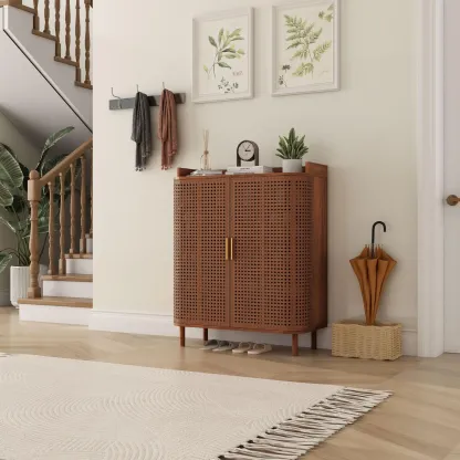 Zapatero Giratree de 5 niveles: mueble organizador de madera estilo boho con estantes ajustables y puertas curvas de hierro y ratán; mueble decorativo ideal para la entrada, el pasillo o la sala de estar.