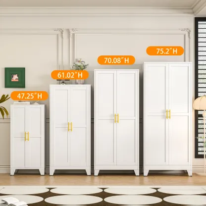 Armario despensero de metal con 2 puertas y estantes ajustables. Disponible en cuatro tamaños: 47", 61", 71" y 75". Armario de almacenamiento para cocina con tiradores dorados: solución versátil para cocina, baño, comedor o cuarto de servicio.