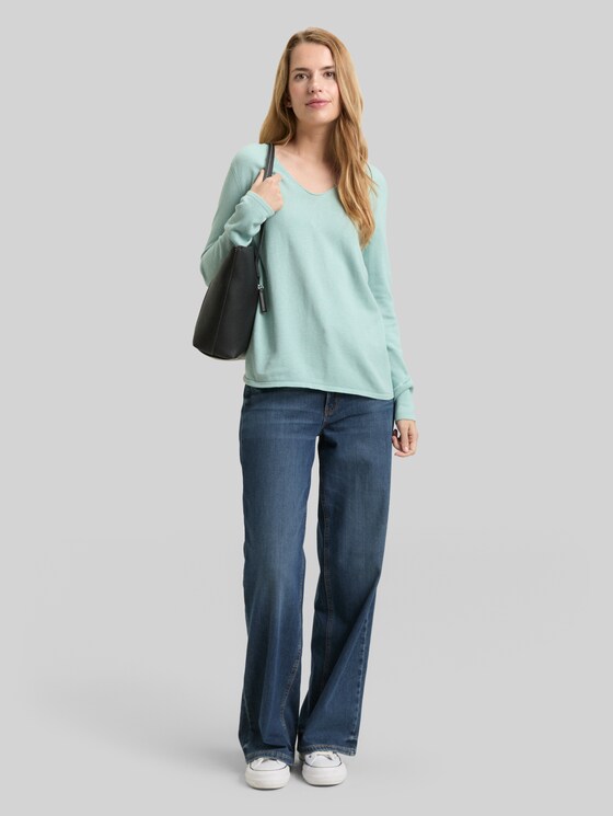 Knitted pullover with a V-neckline - blue haze