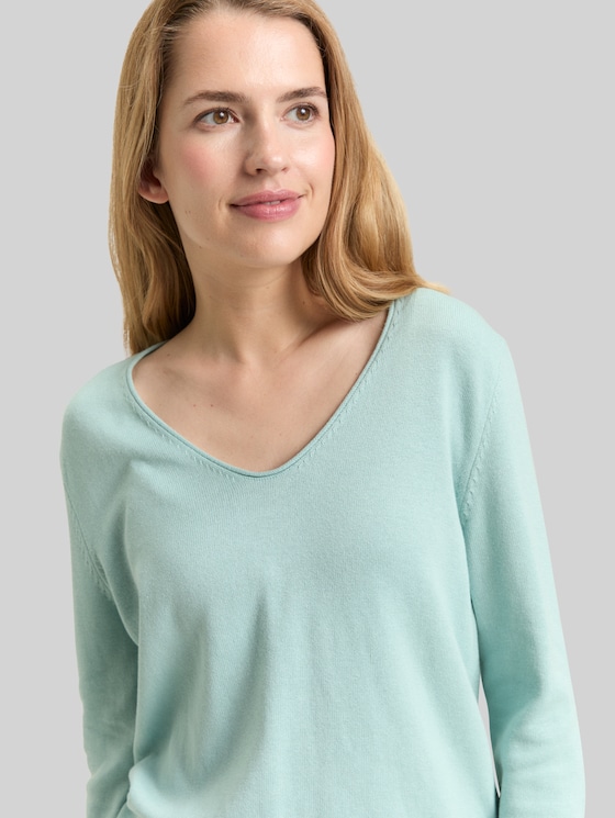 Knitted pullover with a V-neckline - blue haze