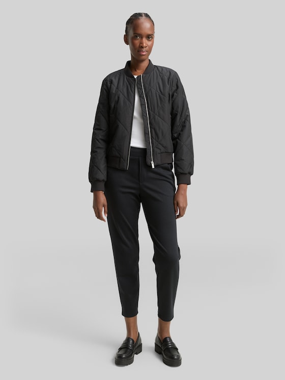 Relaxed-fit trousers with an elastic waistband - deep black