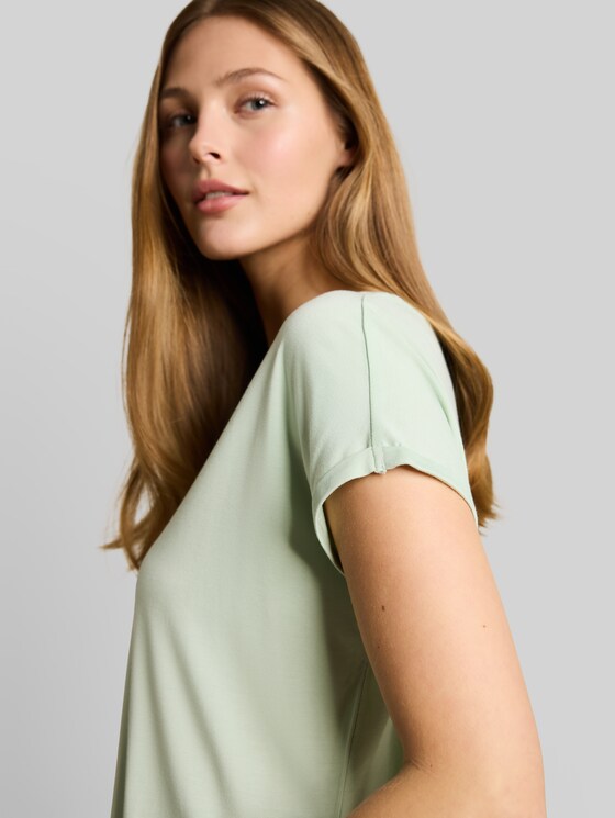 Loose-fit T-shirt - light matcha green