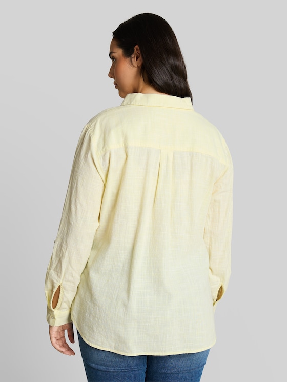 Plus Size - blouse with breast pockets - soft lemon