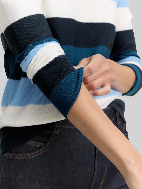 Round-neck knitted jumper - big teal knit stripe