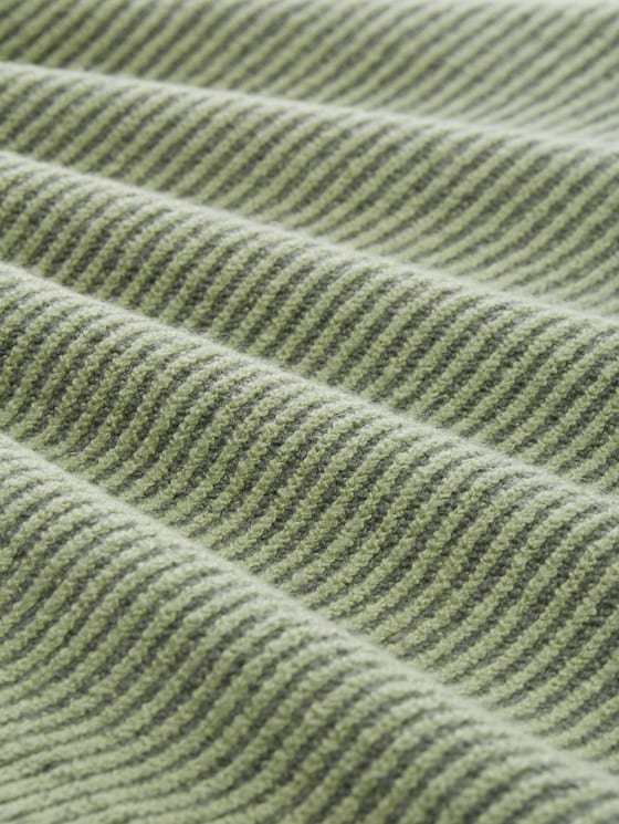 Ribbed sweater with a stand-up collar - pale bark green rib structure
