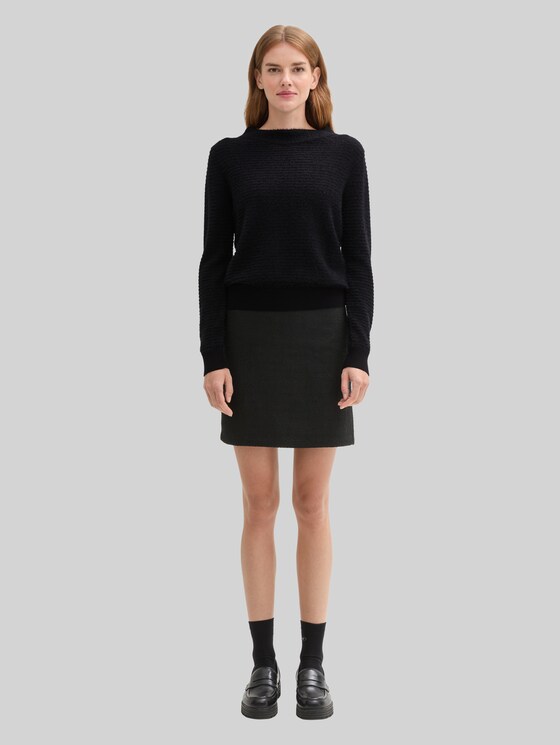 Knitted jumper in feather yarn - deep black