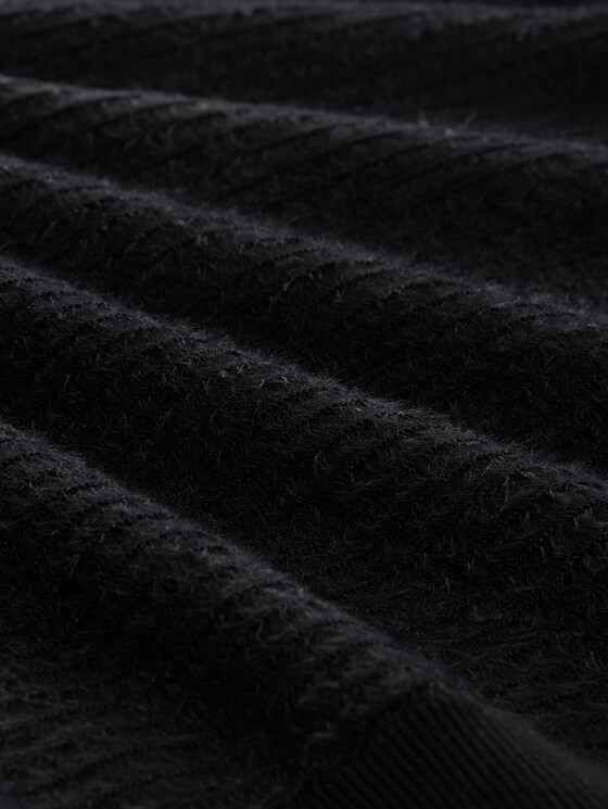 Knitted jumper in feather yarn - deep black