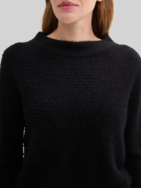 Knitted jumper in feather yarn - deep black
