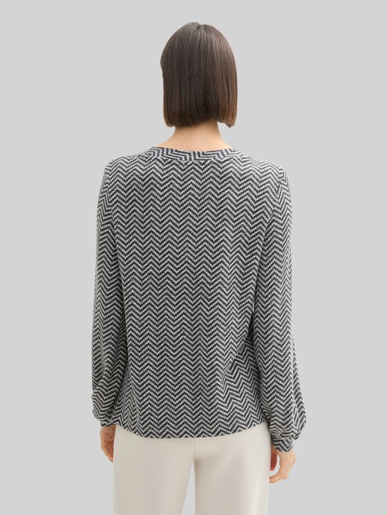 Long-sleeved shirt with pattern - printed heringbone structure