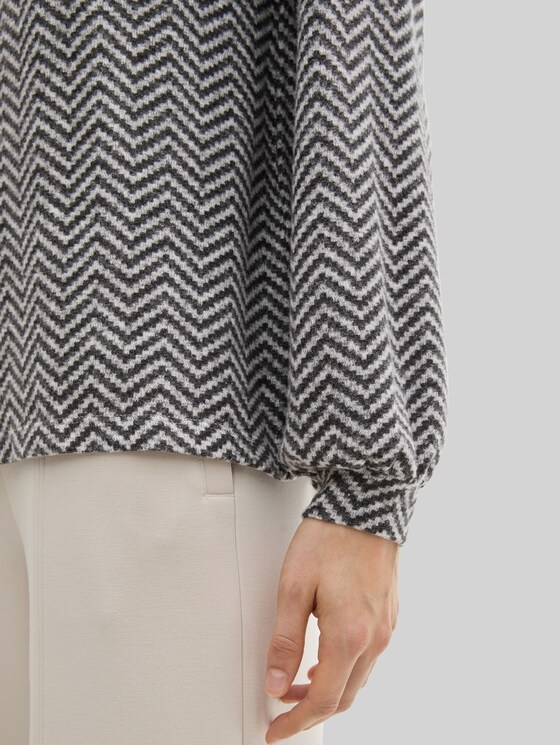Long-sleeved shirt with pattern - printed heringbone structure