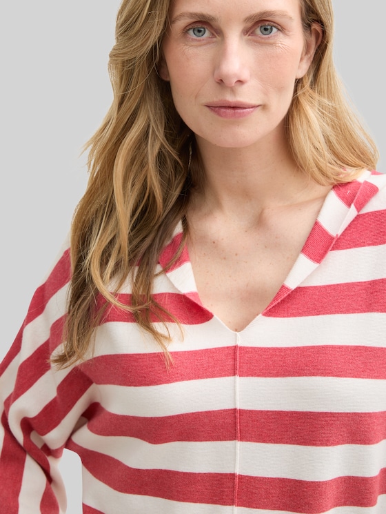 Loose fit knitted jumper with hood - red melange block stripe
