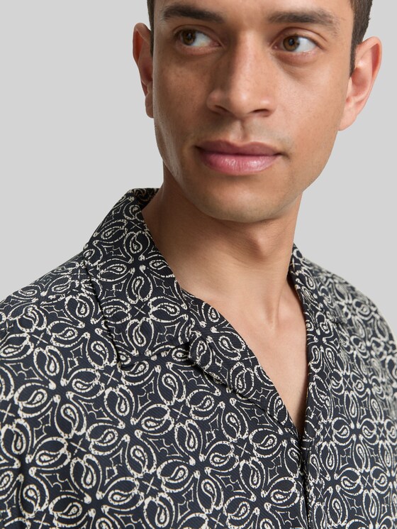 Comfort fit short-sleeved shirt in Hawaiian look - navy mosaic design