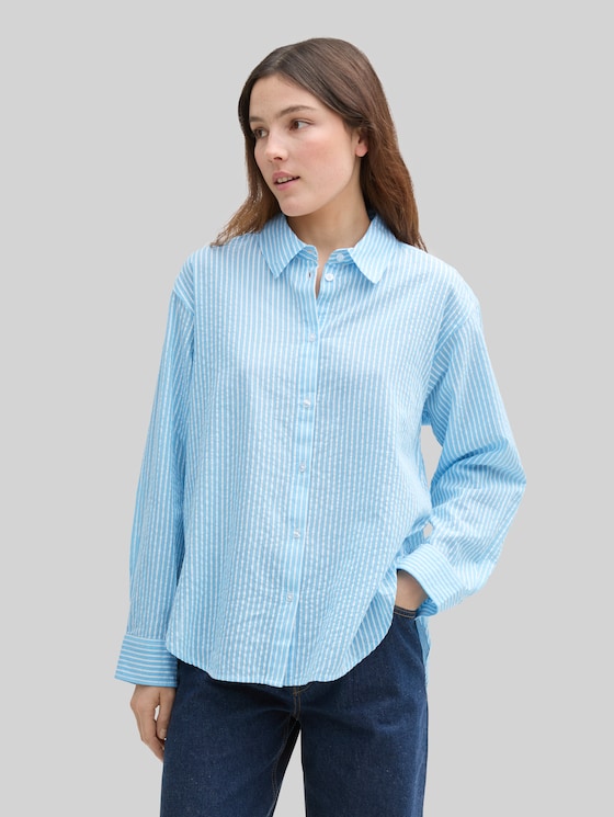 Loose fit seersucker shirt blouse with striped pattern - vertical blue white stripe