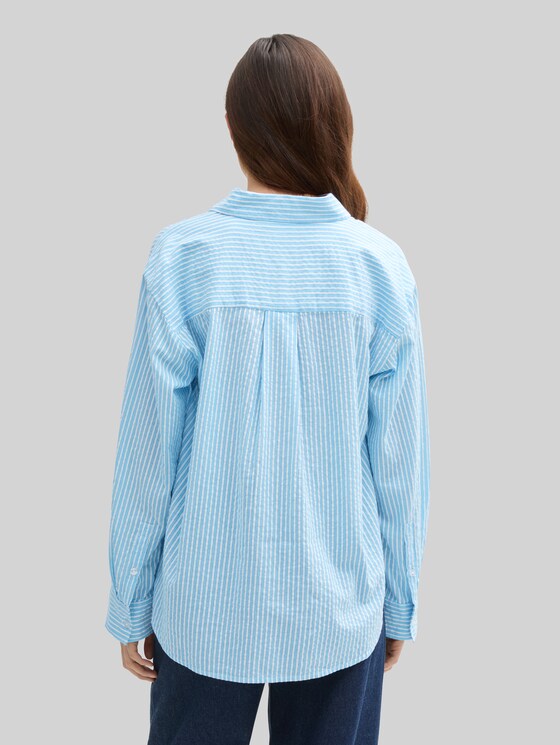 Loose fit seersucker shirt blouse with striped pattern - vertical blue white stripe