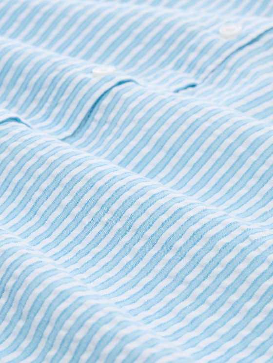 Loose fit seersucker shirt blouse with striped pattern - vertical blue white stripe