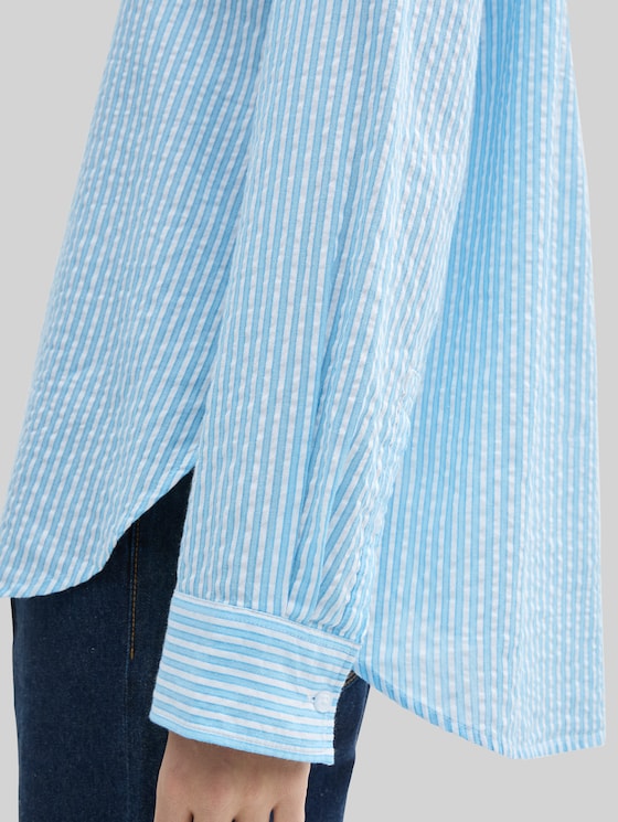 Loose fit seersucker shirt blouse with striped pattern - vertical blue white stripe