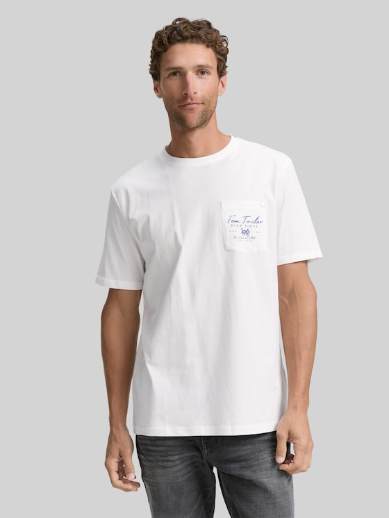 T-shirt with a chest pocket - off white