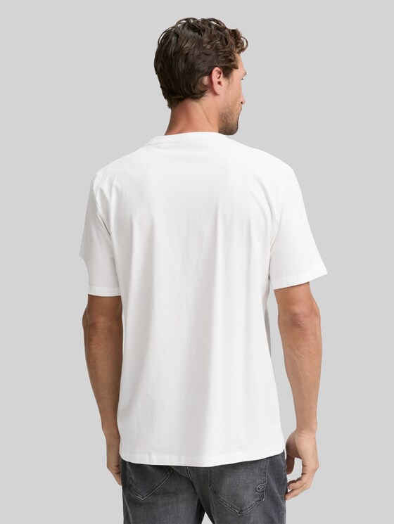 T-shirt with a chest pocket - off white