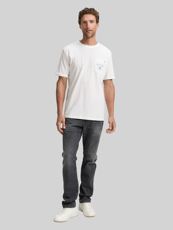 T-shirt with a chest pocket - off white