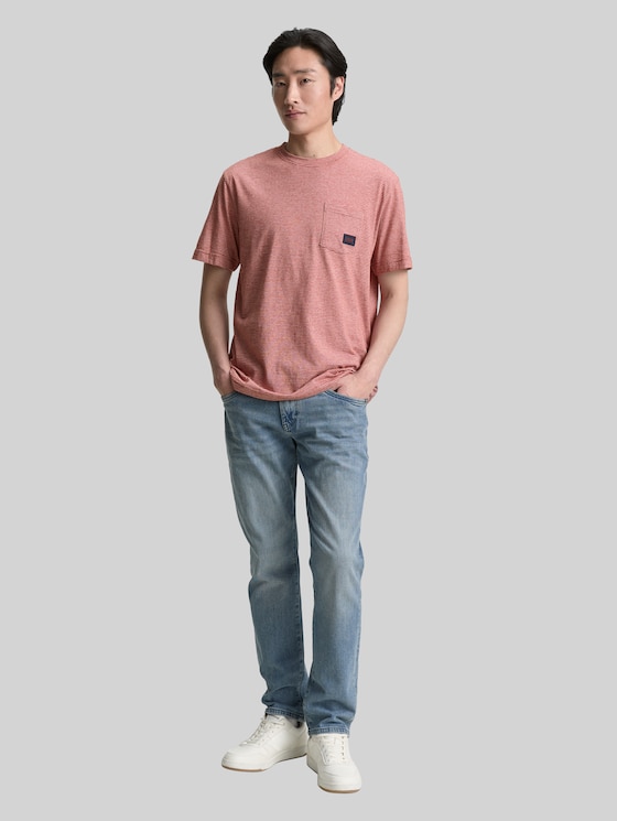 T-shirt with a chest pocket - velvet red fine stripe