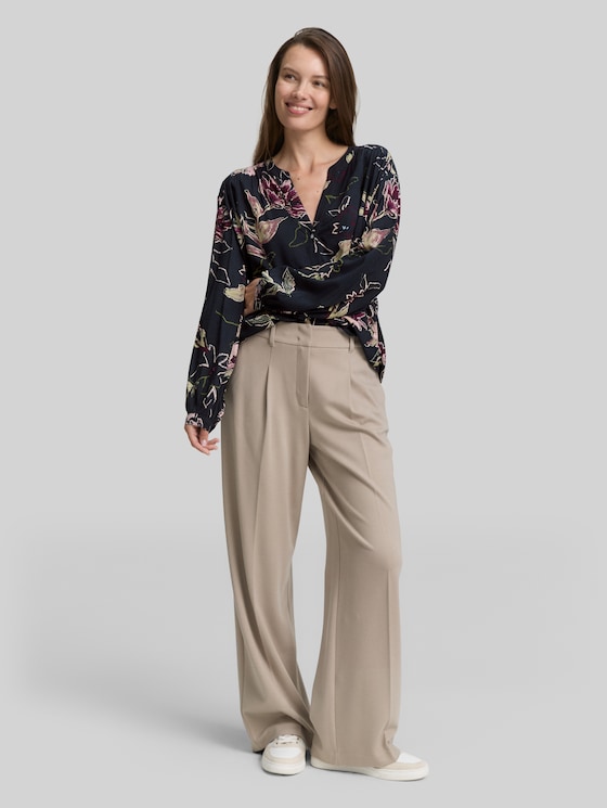 Loose fit blouse with pattern - big flower design