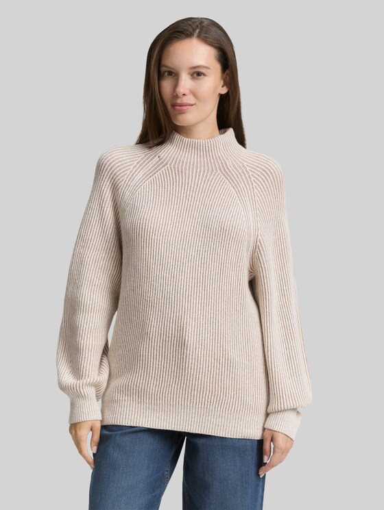 Loose fit knitted jumper with stand-up collar - soft taupe rib structure