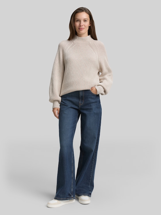 Loose fit knitted jumper with stand-up collar - soft taupe rib structure