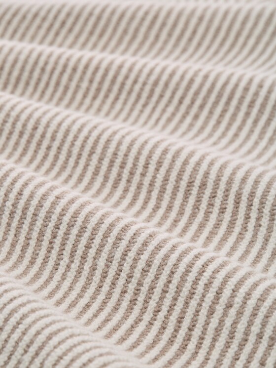 Loose fit knitted jumper with stand-up collar - soft taupe rib structure