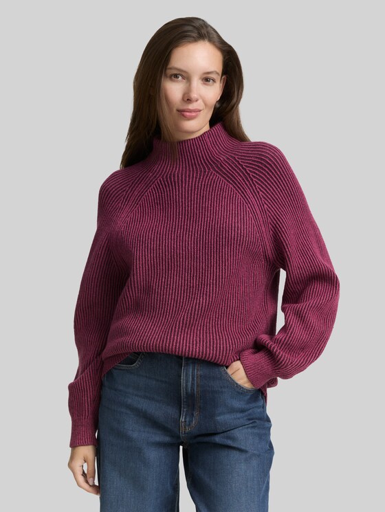 Loose fit knitted jumper with stand-up collar - red rib structure