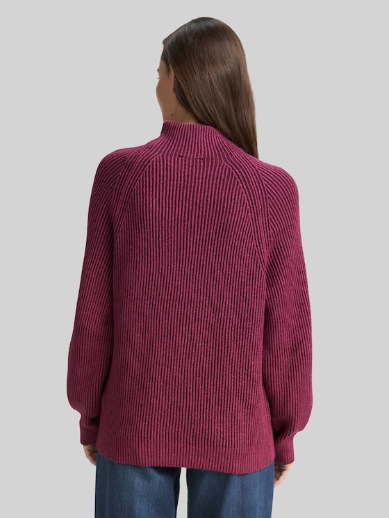 Loose fit knitted jumper with stand-up collar - red rib structure