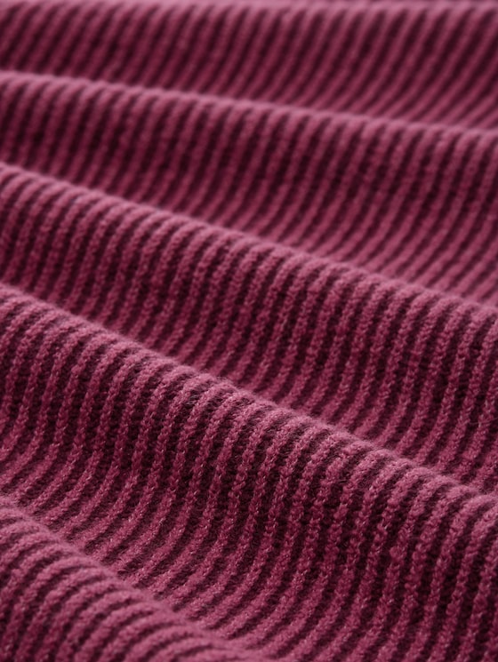 Loose fit knitted jumper with stand-up collar - red rib structure