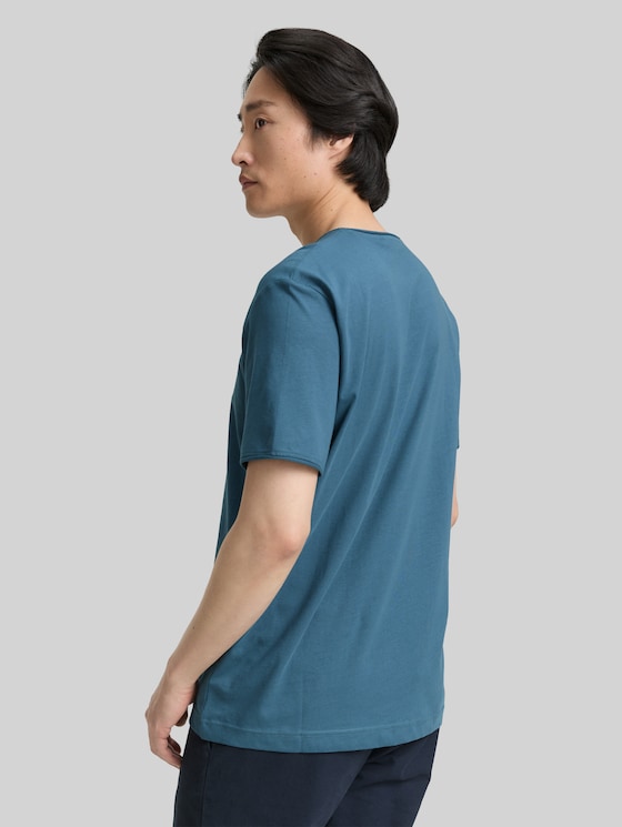 T-shirt with V-neck - real teal blue