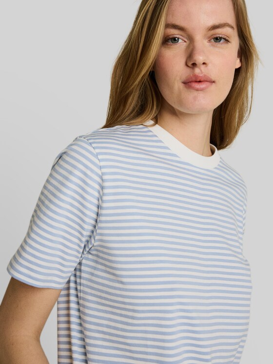 Boxy-fit T-shirt - light blue white stripe
