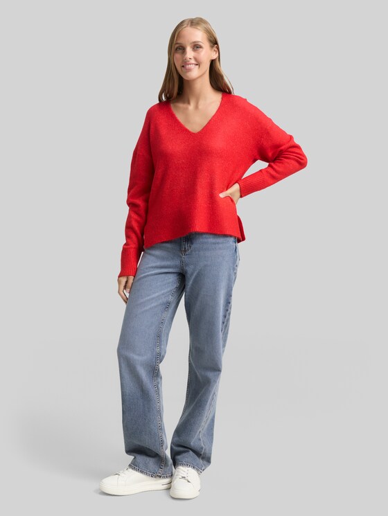Relaxed fit knitted jumper with V-neck - brilliant red