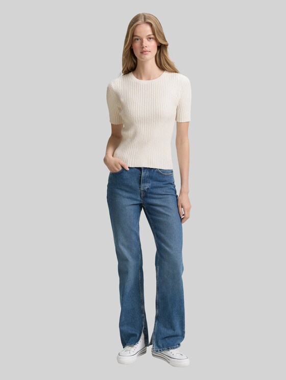 Knitted sweater with a ribbed texture - off white