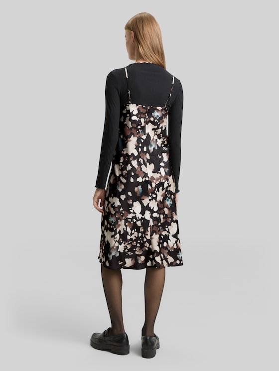 Satin midi dress with pattern - abstract print