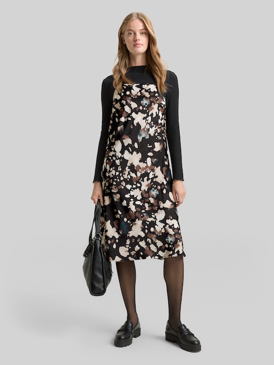 Satin midi dress with pattern - abstract print