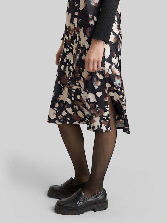 Satin midi dress with pattern - abstract print