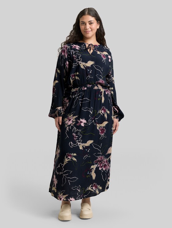 Plus Size - Maxi dress with floral pattern - big flower design