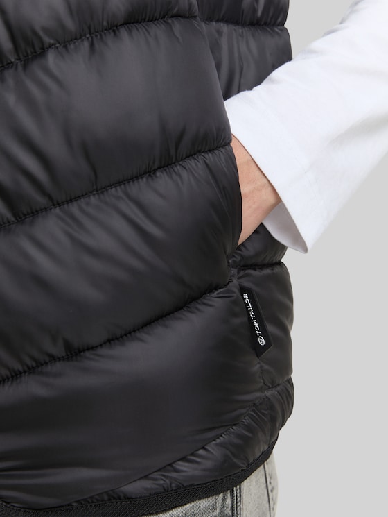 Lightweight quilted waistcoat with stand-up collar - Black