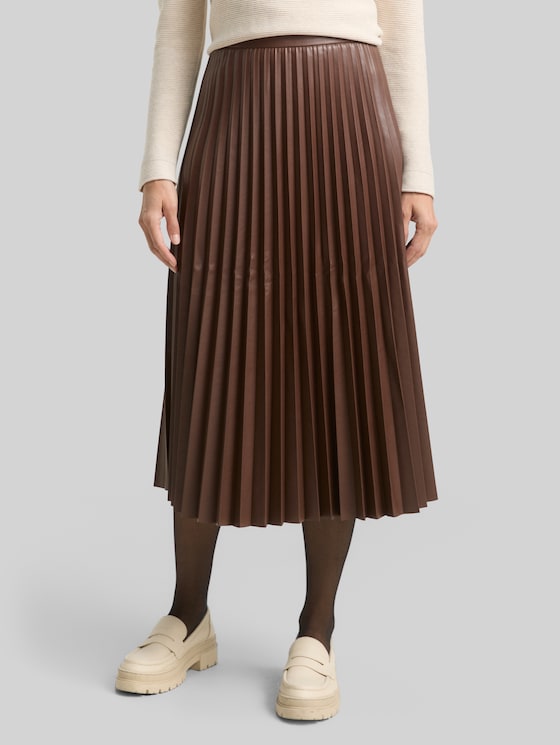Pleated midi skirt in leather look - dark pecan brown