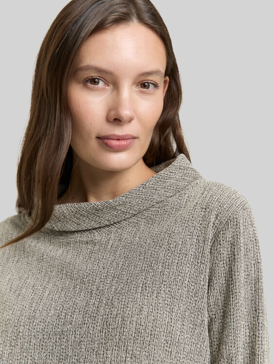 Long-sleeved shirt with turtleneck - beige black structure