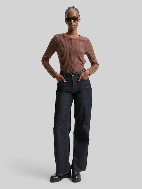 Slim-fit long-sleeved T-shirt with decorative button placket - soft chocolate brown
