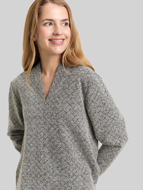 Sweatshirt with a V-neckline - black white argyle structure
