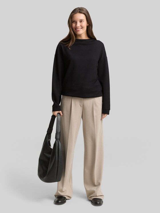 Loose fit sweatshirt with stand-up collar - deep black