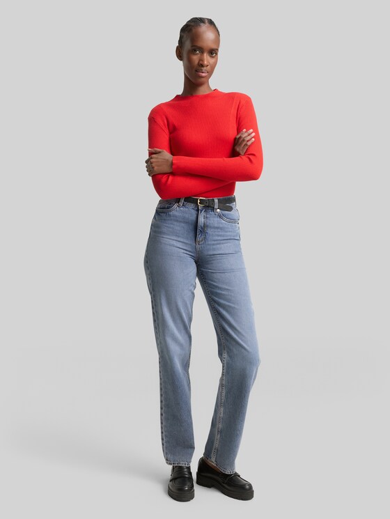 Tight-fit knitted jumper - brilliant red