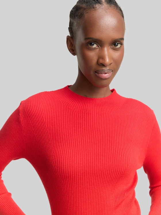 Tight-fit knitted jumper - brilliant red